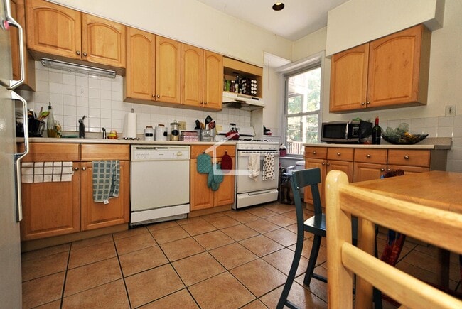 Photo - 10 Strathmore Rd Unit 2