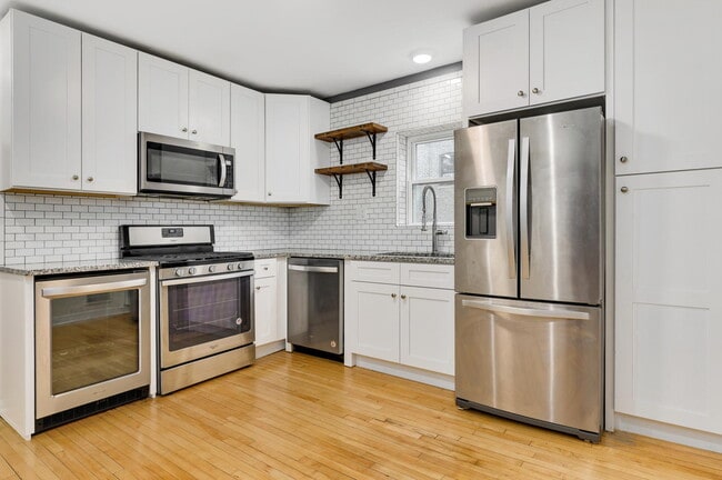 All stainless steel appliances including dual temperature beverage fridge - 2520 W Cortez St Unit 2R