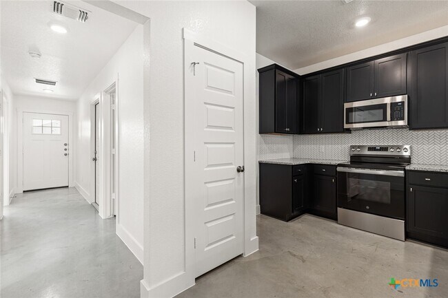 Photo - 522 Campus St