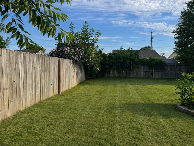 Photo - 3 Bed Home with a Large Fenced in Back Yard