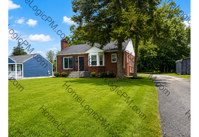 Building Photo - EAST SIDE 2 BEDROOM/2 BATH ALL BRICK RANCH AVAILABLE NOW!