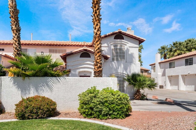 Photo - Move in now to this beautiful 2 story 3 bed 2.5 bath townhome near the Lakes area!