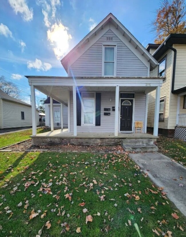 Photo - 205 E College St Apartment Unit 205-C
