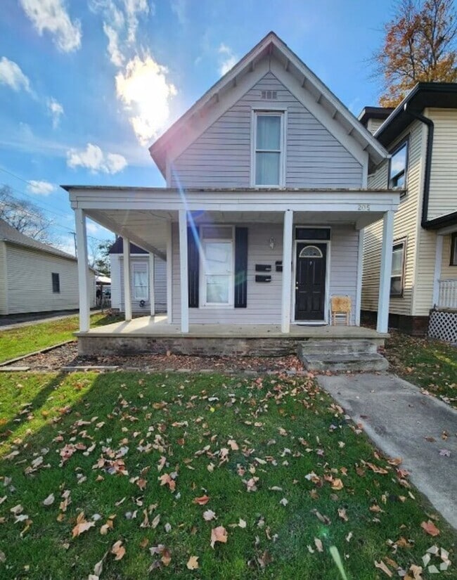 Building Photo - 205 E College St Unit 205-C Rental