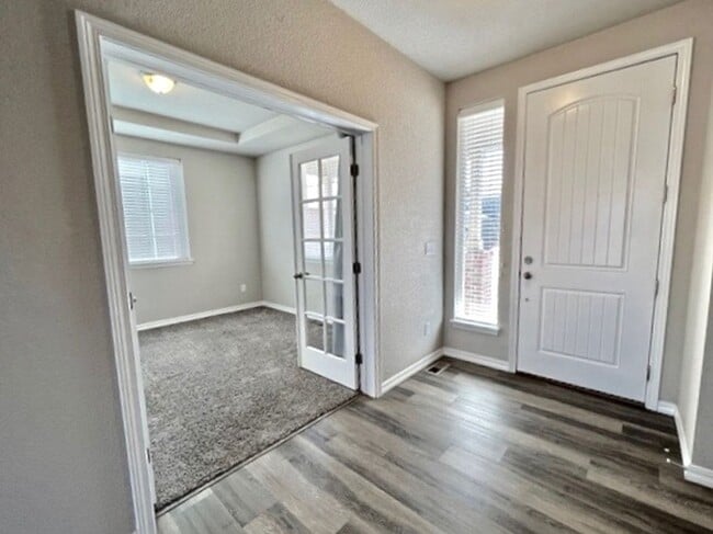 Photo - 5 Bedroom Home Close to Downtown Monument!!