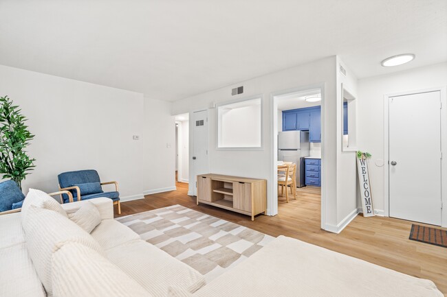 Building Photo - Summercrest Apartments