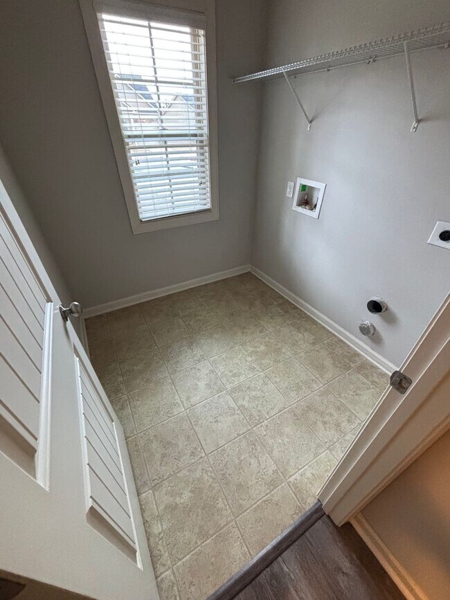 Photo - 916 Erika Ln