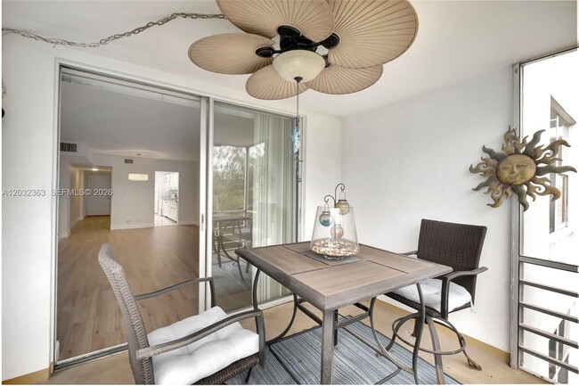 Photo - 3660 NE 166th St Unidad 205