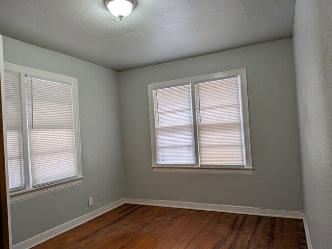 Photo - 331 G St NE