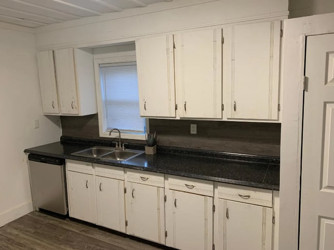 Photo - Beautifully Redone 2 Bedroom House! Available for a 5/1 Move In!!! *Updated Photos to Come*