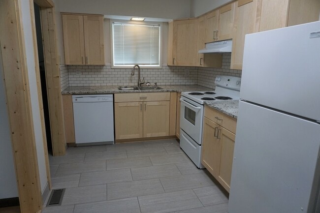 Photo - 2906 SE Geary St