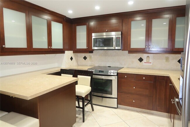 9801 Collins Ave Unidad 14T