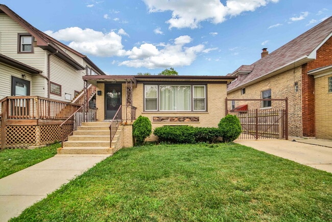 Building Photo - 2725 N Oak Park Ave