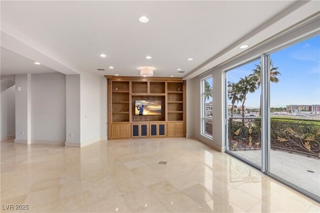 Building Photo - 9101 Alta Dr Unit 16 Rental