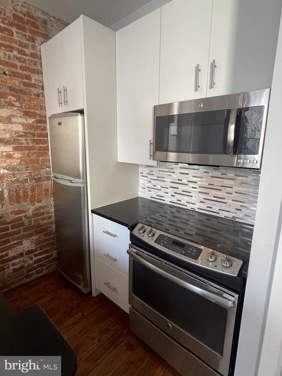 Building Photo - 126 S 16th St Unit 3F
