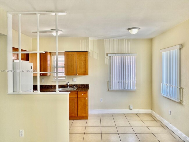 Photo - 930 SW 7th Ave Unit 3