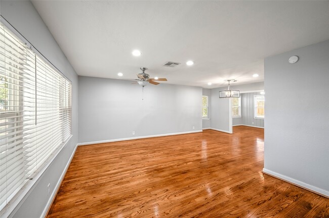 Photo - 8527 Greenbush St