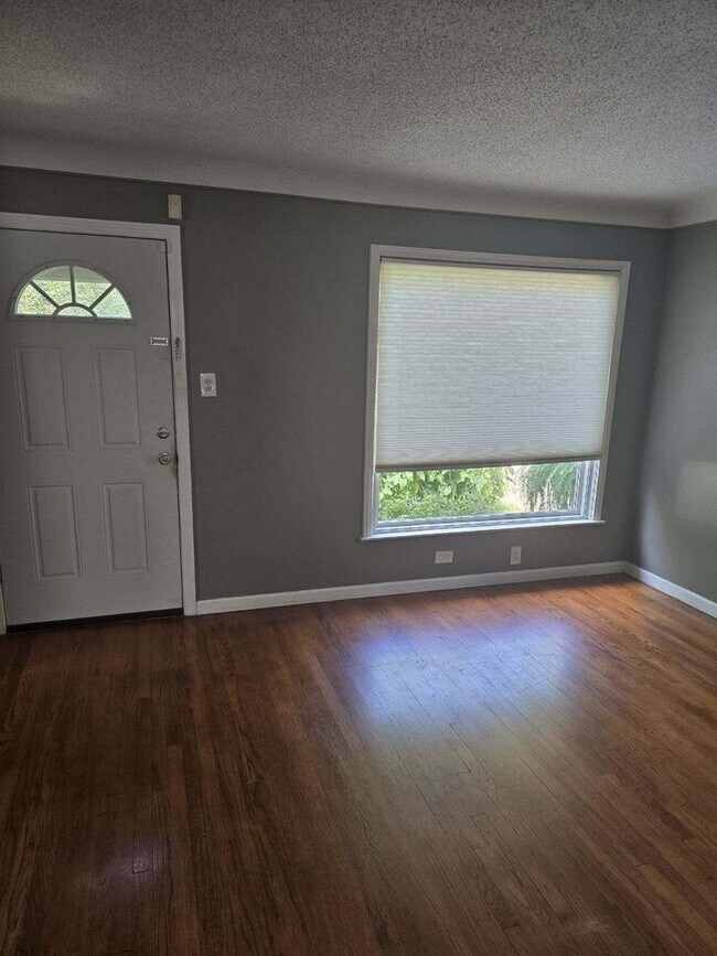 Photo - Coming soon!! Cute 3 bedroom 1.5 bath bung...