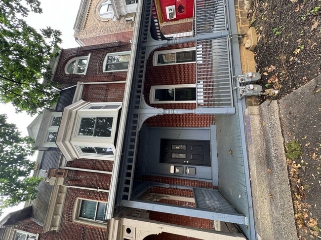 Building Photo - 241 N 4th St Rental