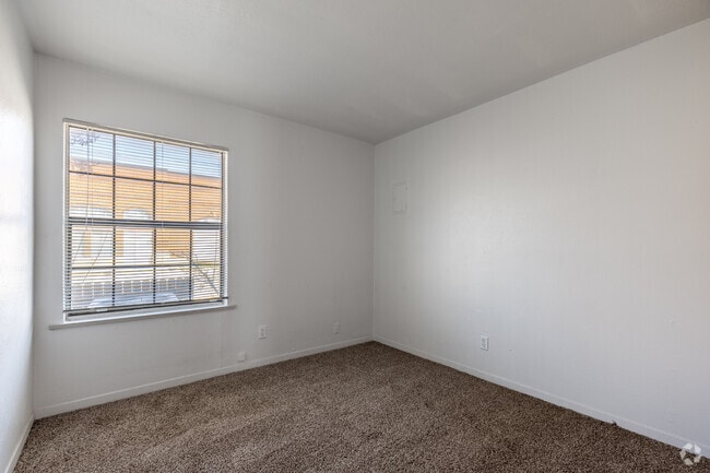 2BR, 2BA - 850SF - Bedroom