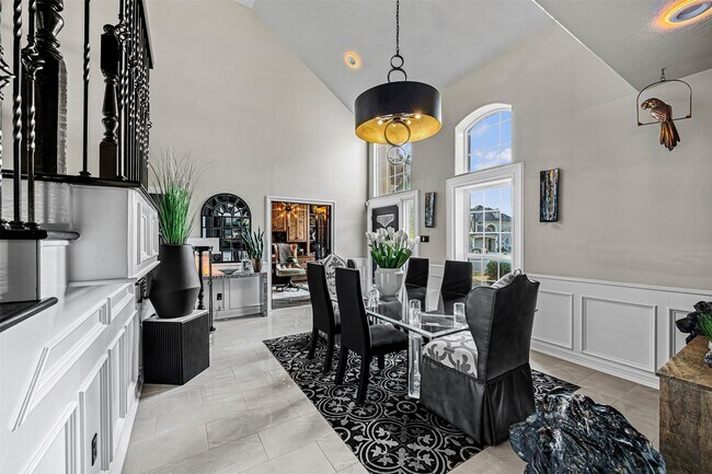 Photo - 12345 White Oak Point