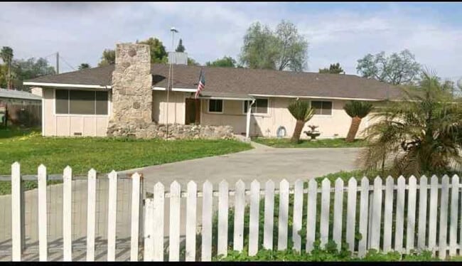 Building Photo - 105 S Bollinger Rd Rental