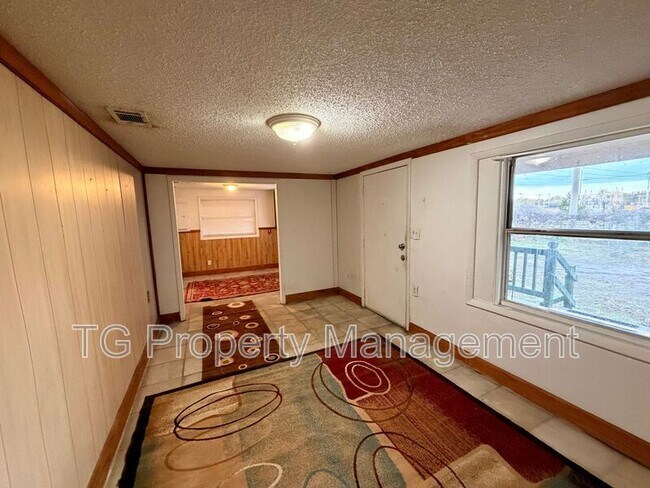 Photo - 10416 103rd St