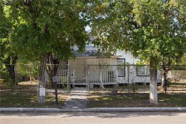 Photo - 16 E 14th St