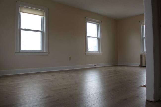 Photo - 2033 W Philadelphia St