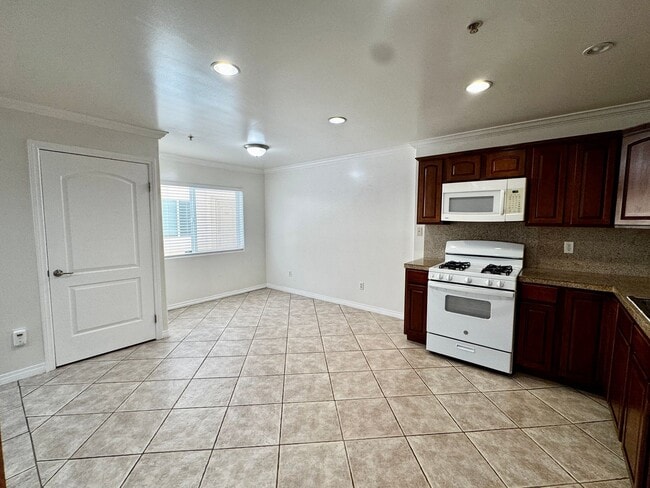 Photo - 13525 Vanowen St Unit 106