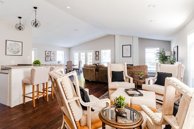 Photo - Arbors On Chimney Rock