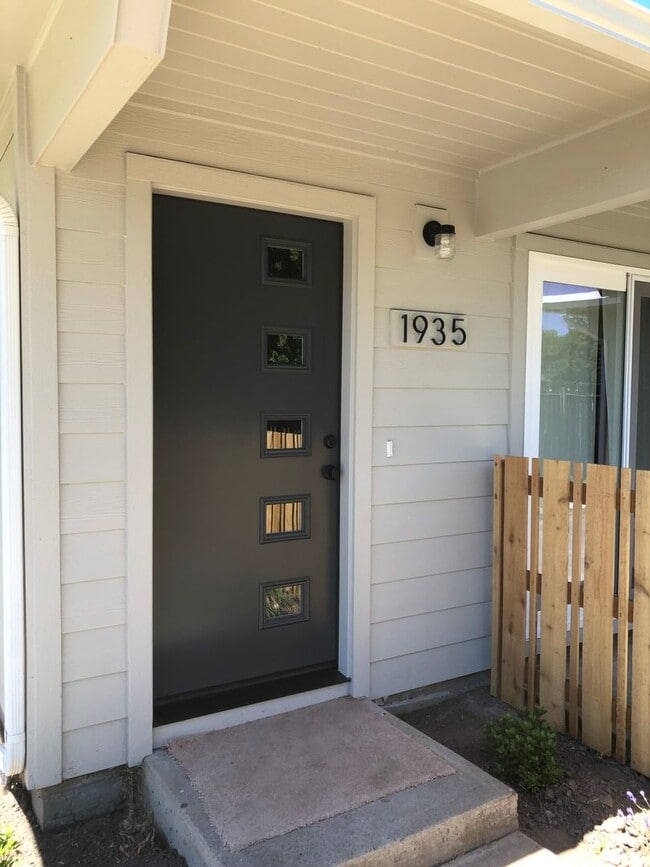 Photo - Updated 2 Bedroom 1 bath duplex in NW Corvallis! Unit 1935Hayes