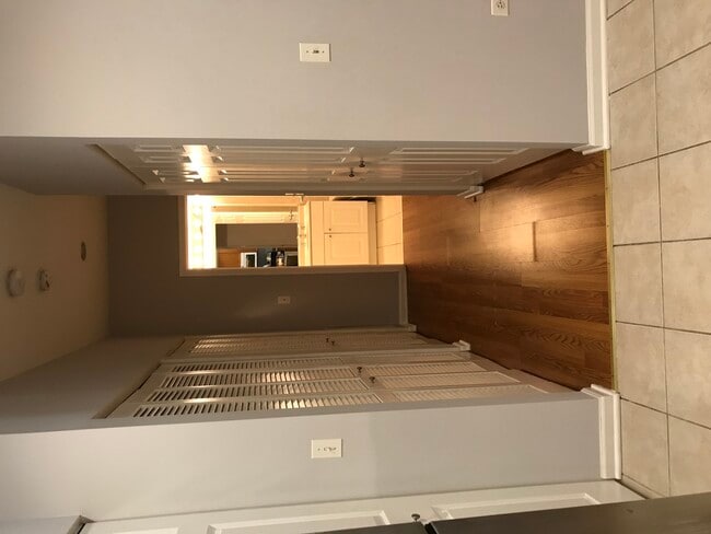Building Photo - 709 W 15th St Unit 0 Rental