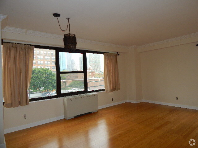 Building Photo - 135 Montgomery St Unit 7A Rental