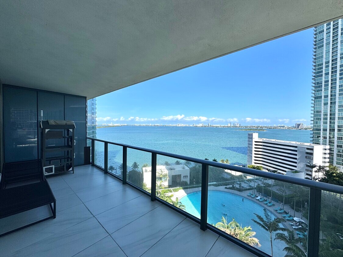 Photo - 650 NE 32nd St (Miami, FL)