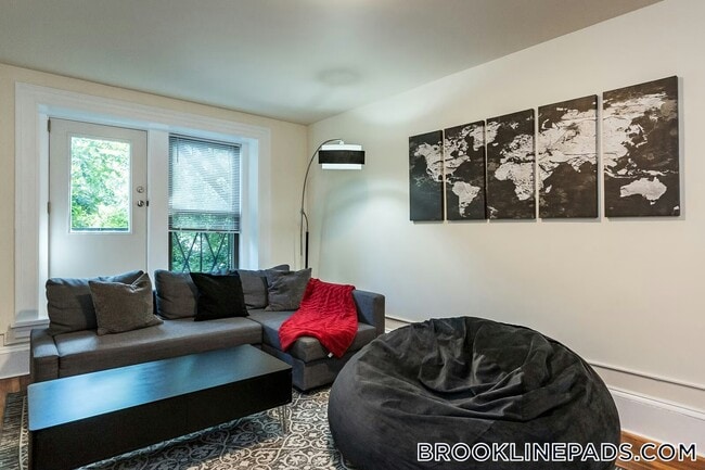 Photo - 1463 Beacon St Unidad 4