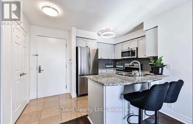 Photo - 80 Harrison Garden Blvd Unité 718