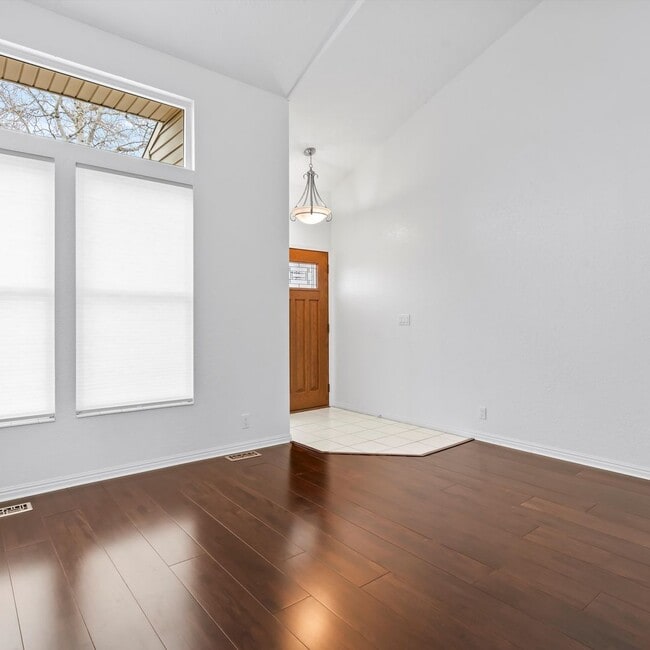 Photo - Upper East 5 Bedroom Sandy Home
