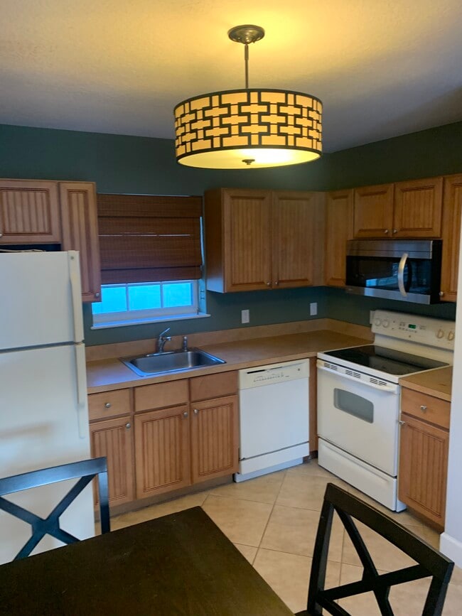 Fotografía del edificio - 529 SW Akron Ave Unidad 2