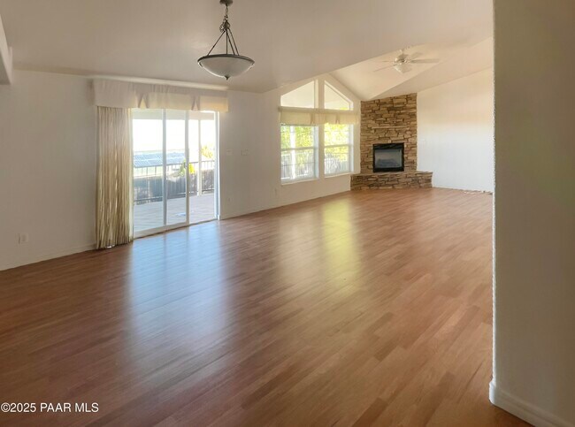 Photo - 1124 Louie St