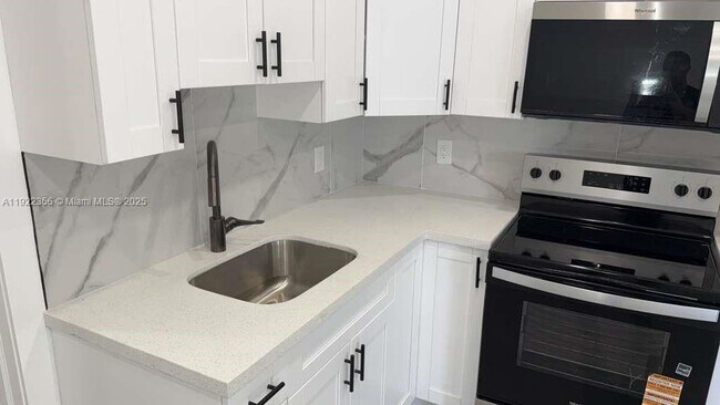 Photo - 935 Jefferson Ave Unit 6