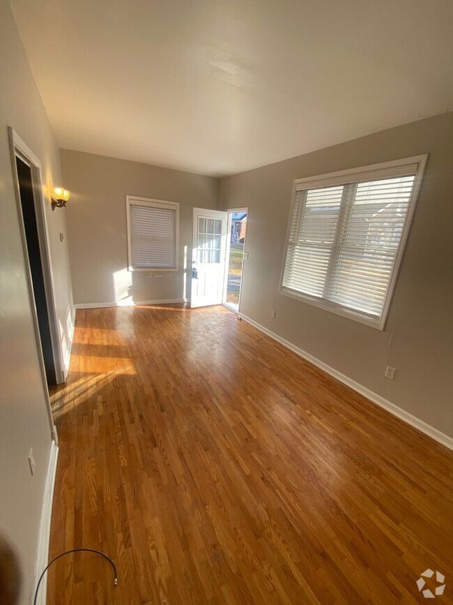 Building Photo - Charming & Newly Renovated Two Bedroom Hom... Rental