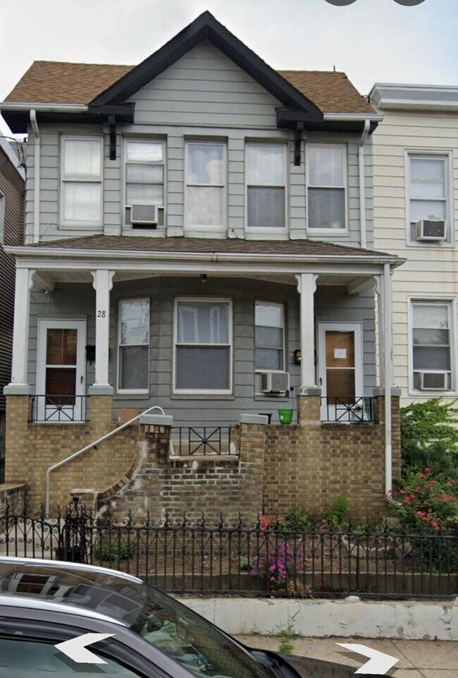 Building Photo - 28 Zabriskie St Unit 2