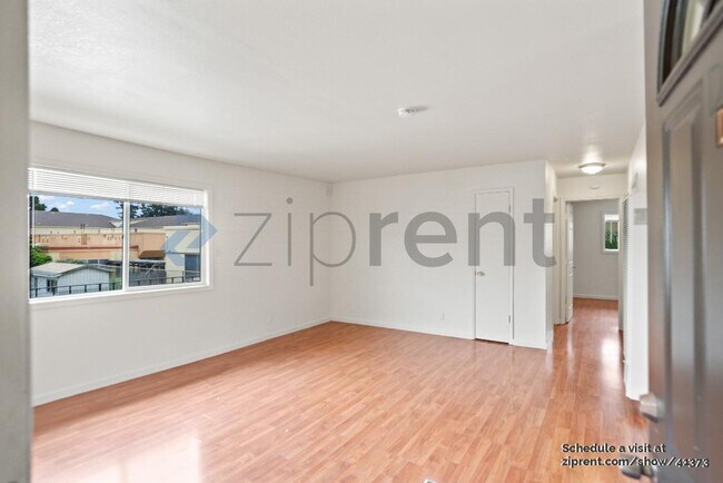 Photo - 3423 Salisbury St