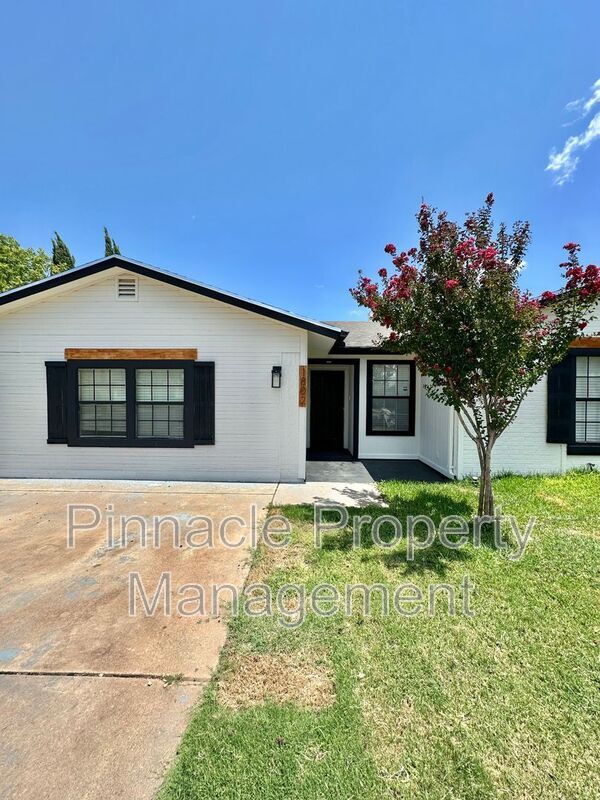 Photo - 1802 High Butte Dr
