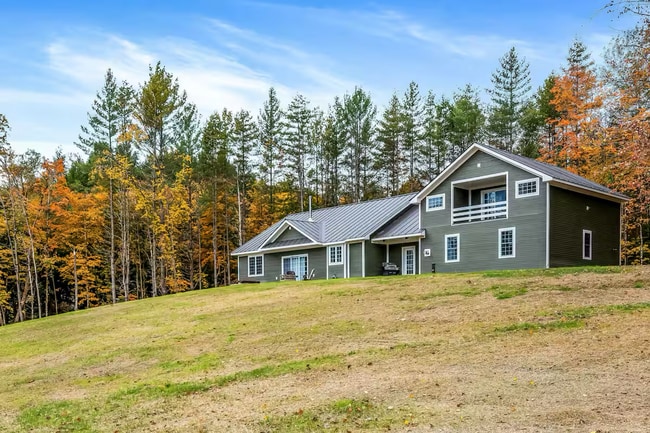 Photo - 4 Bedroom in Waterbury, VT Available on 7/1 (Furnished + Utilities included)