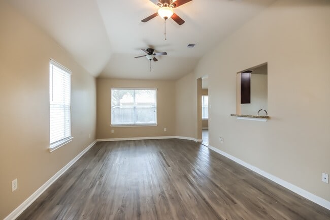 Photo - 308 Broken Pine Ct