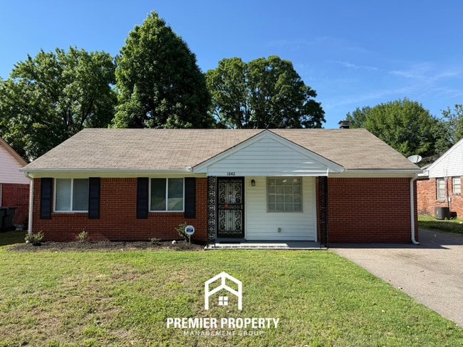 Building Photo - Charming 3BR Southaven Home | Brick Fireplace, 2-Car Garage & Fenced Yard