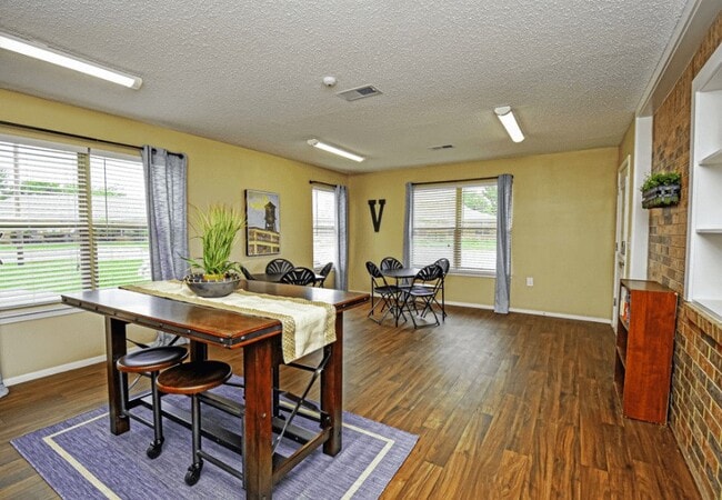 Photo - 417 E Main St