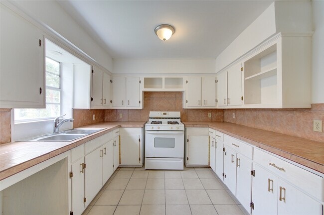 Photo - 10717 Pillot St